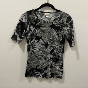 LULAROE GiGi Black Floral T Shirt XS